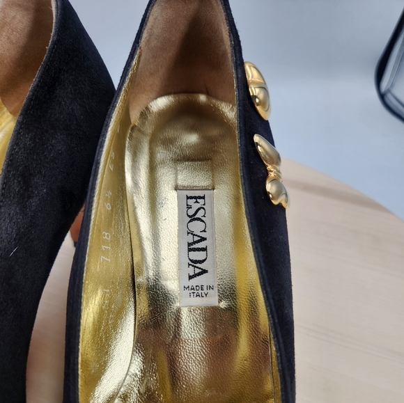 Vintage Escada Suede Pumps 1980s Black Heels with Gold Bow and Gold Heart 6.5B - Picture 11 of 14